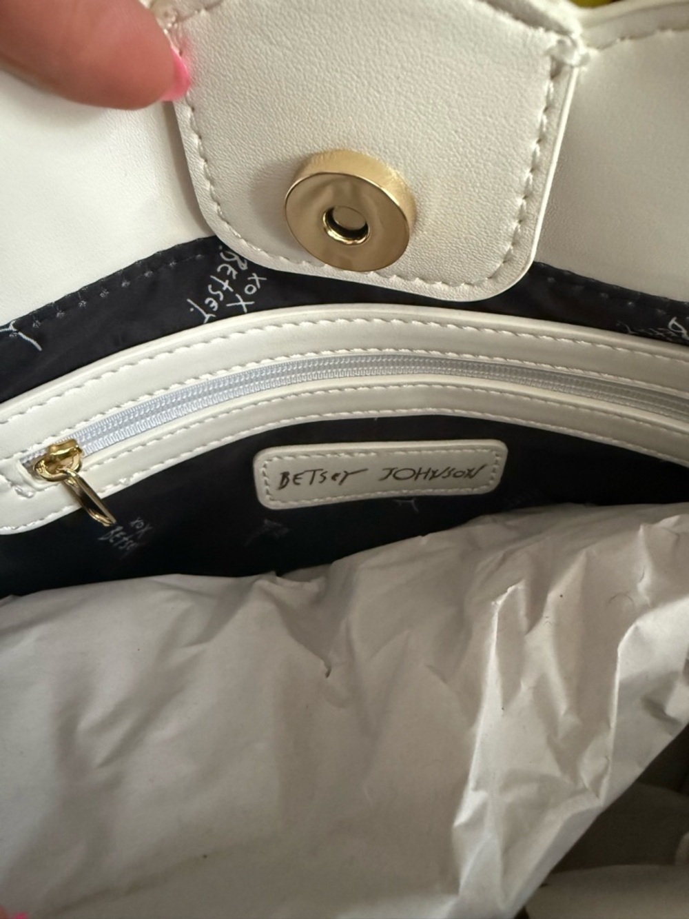 ✨Viral✨ Betsey Johnson Ladybug Bag - Picture 8 of 8